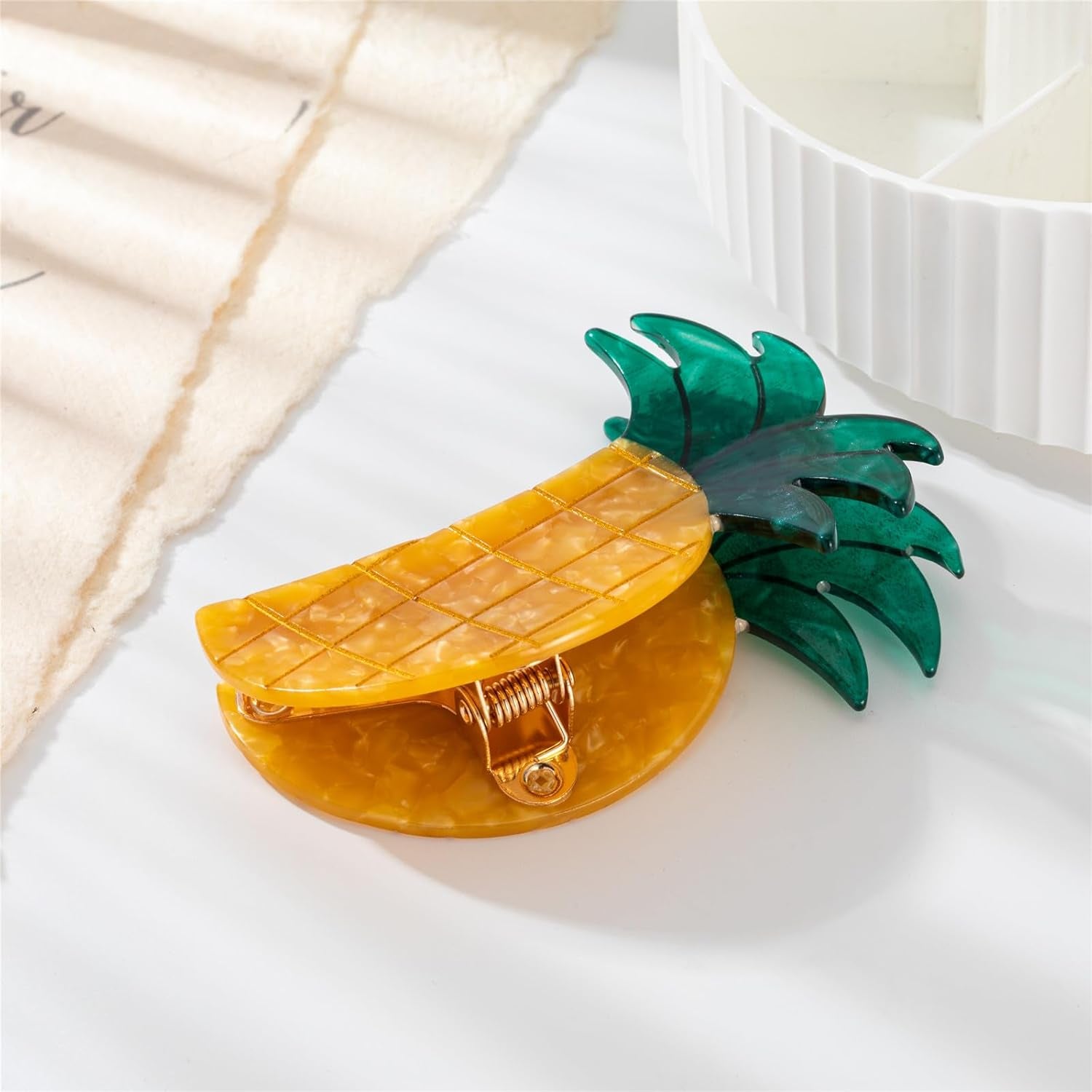 Pineapple Fruit Shaped Hair Claw Clip Fashion Summer Beach Medium Hair Claw Clips Strong Hold Hair Jaw Barrettes Hairpins Hair Ponytail Holder Decor Accessories for Women Girls Thin Thick Curly Fine