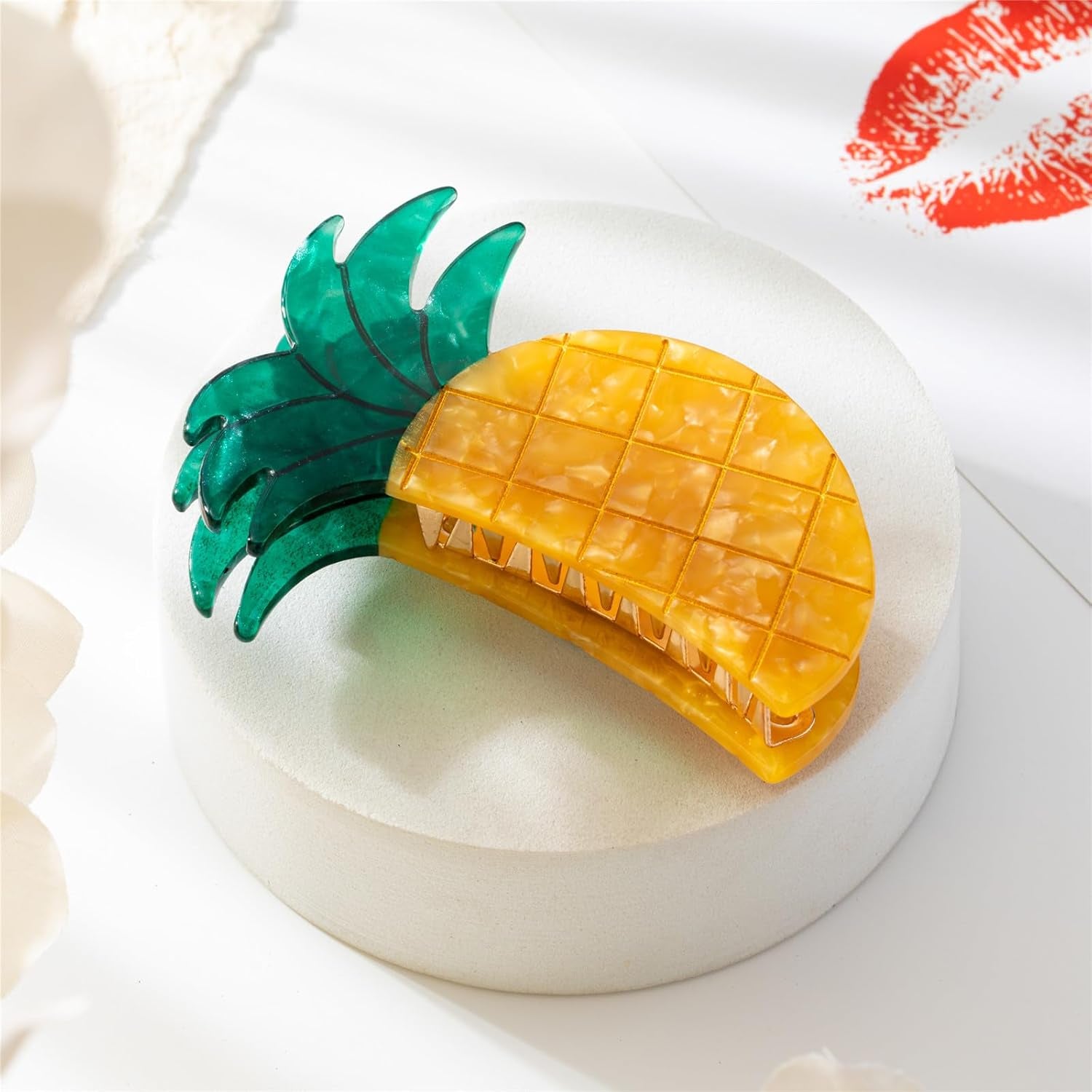 Pineapple Fruit Shaped Hair Claw Clip Fashion Summer Beach Medium Hair Claw Clips Strong Hold Hair Jaw Barrettes Hairpins Hair Ponytail Holder Decor Accessories for Women Girls Thin Thick Curly Fine